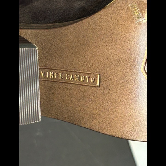 NWOB Vince Camuto Gigietta Suede Back Zip Chelsea Booties Brown Size 9.5 - Picture 13 of 14